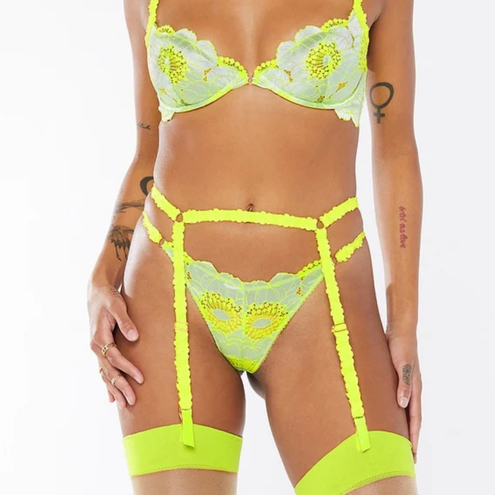 Savage and Fenty – perfect poppies three piece set